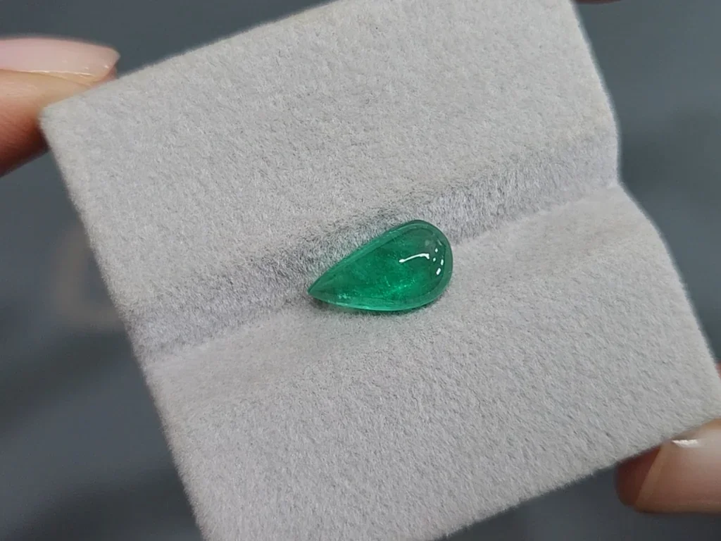 Emerald fancy cabochon cut  2.13 carats, Russia Image №4