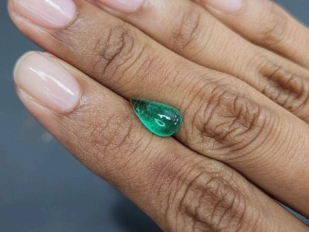 Emerald fancy cabochon cut  2.13 carats, Russia Image №2