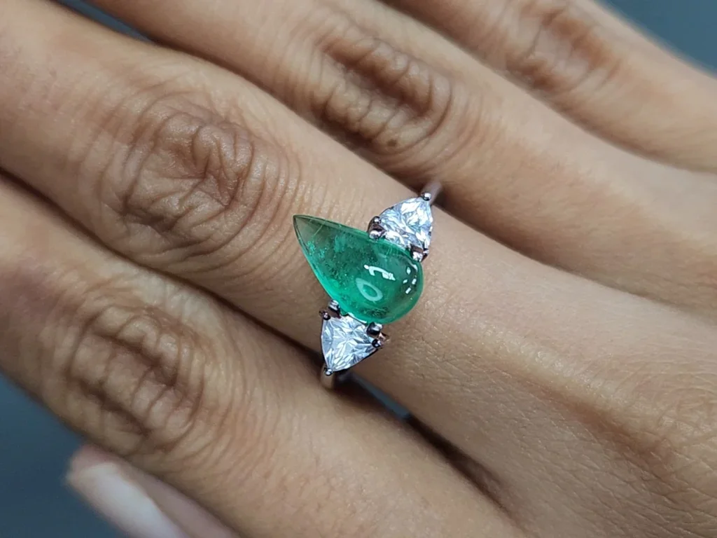 Emerald fancy cabochon cut  2.13 carats, Russia Image №5