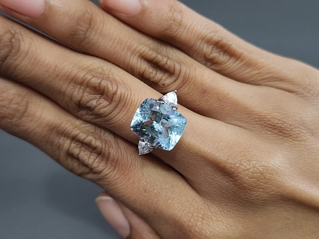 Aquamarine cushion cut  7.05 carats, Madagascar  Image №5