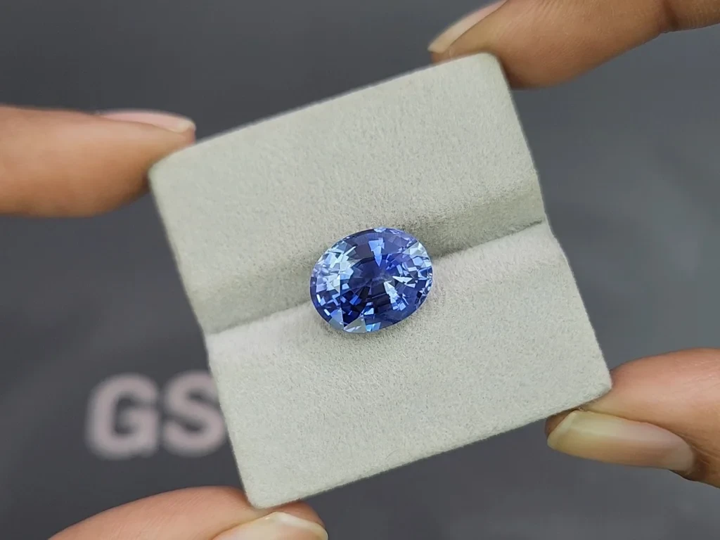 Intense Blue sapphire in oval cut 8.81 carats, Sri Lanka Image №4