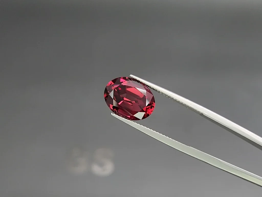 Rhodolite garnet oval cut 6.60 carats, Madagascar Image №3