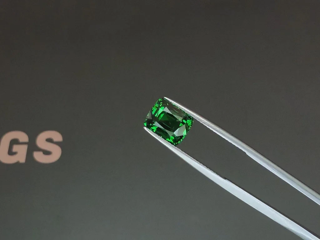 Tsavorite garnet cushion cut 3.54 carats, Tanzania Image №3