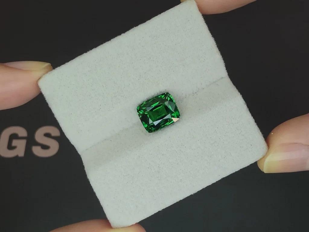 Tsavorite garnet cushion cut 3.54 carats, Tanzania Image №4