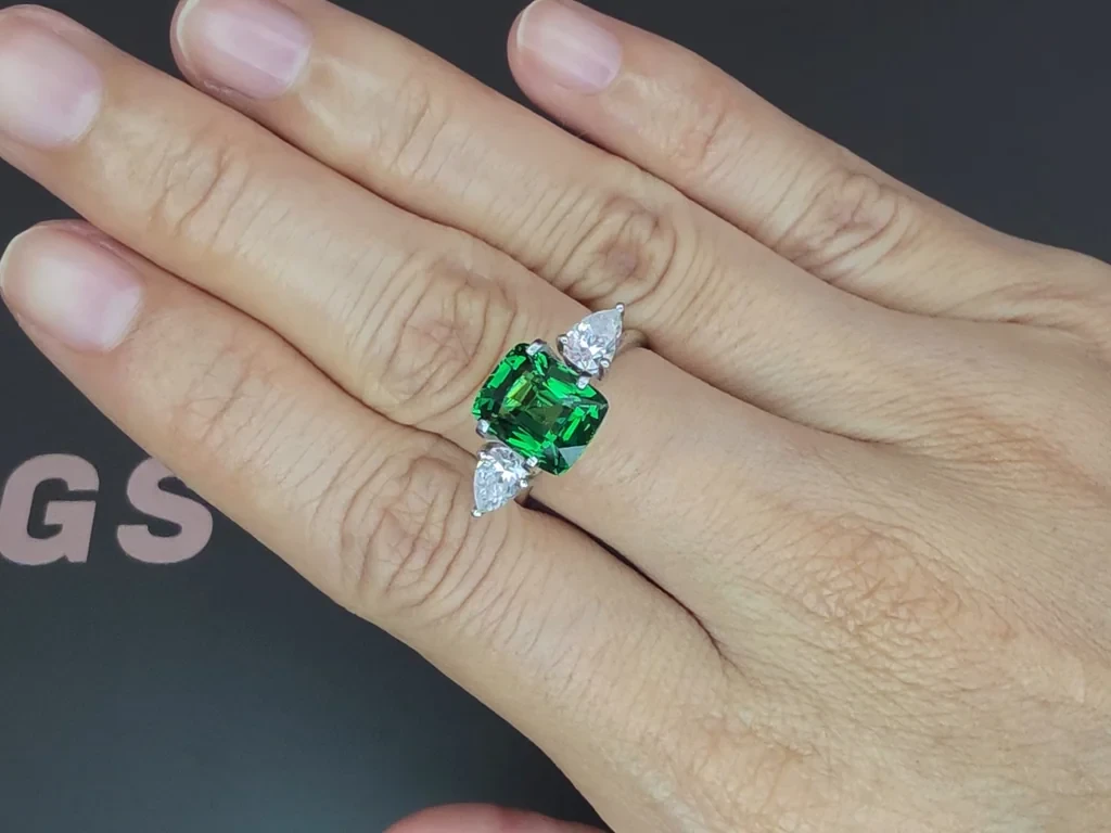 Tsavorite garnet cushion cut 3.54 carats, Tanzania Image №5