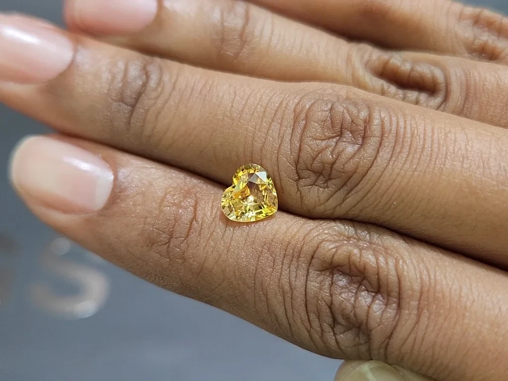 Sapphire Vivid Yellow heart shape 1.53 carats, Sri Lanka Image №2