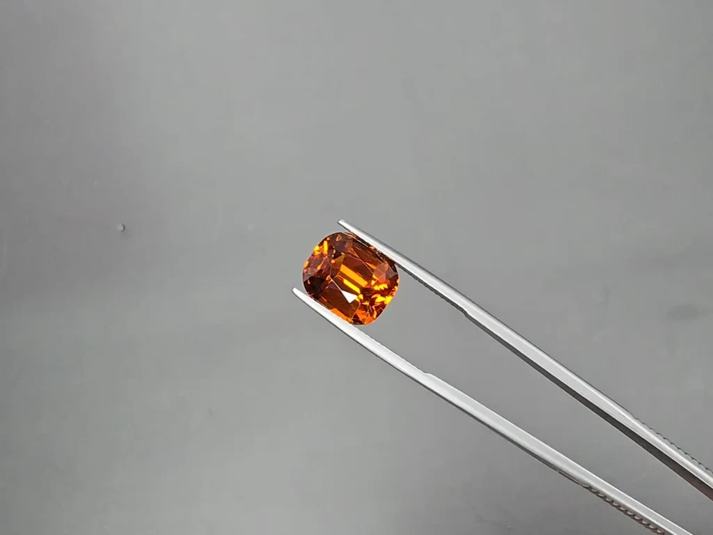 Fanta color garnet spessartine in cushion cut 8.77 carats, Africa Image №4