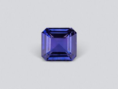 Royal Blue Sapphire gemstone for sale in Dubai UAE