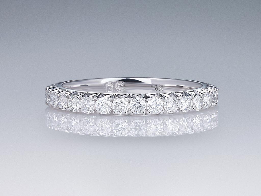 Ring with diamonds in 18K white gold Image №1