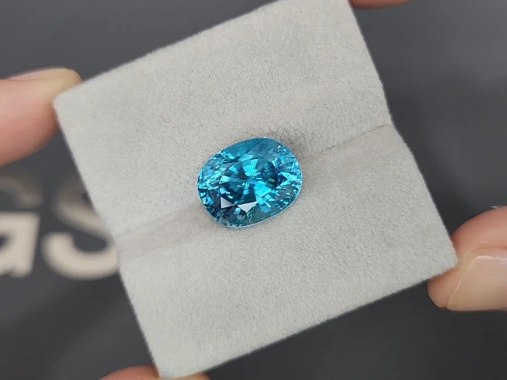 Large blue zircon in oval cut 11.22 carats, Cambodia  Image №4