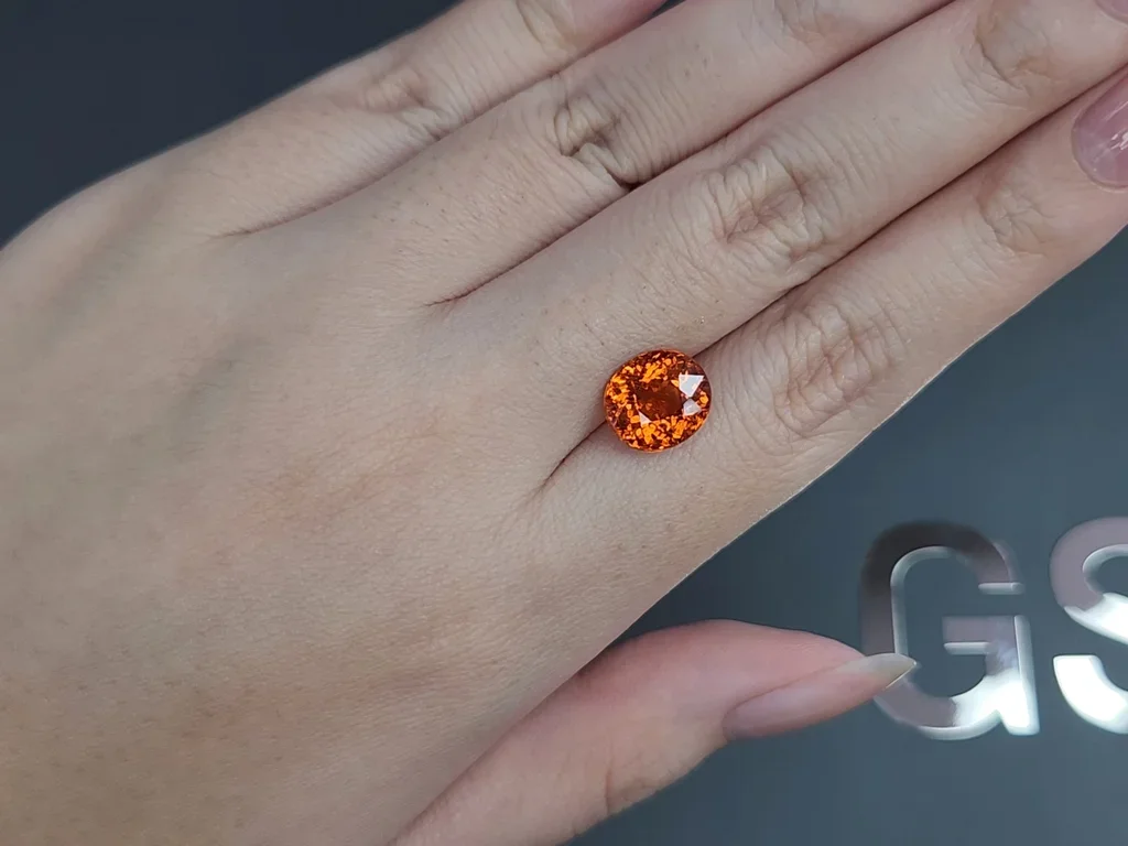 Spessartine garnet in oval cut 5.02 carats, Africa Image №2