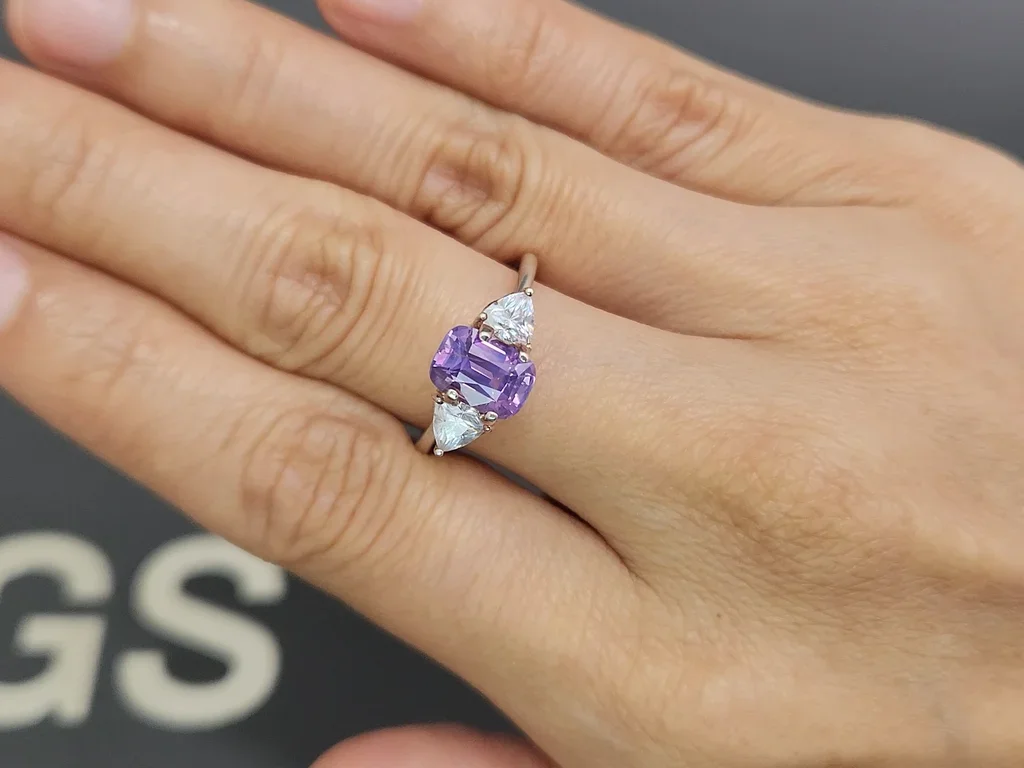 Unheated sapphire with silk effect in oval cut 2.10 carats, Tanzania Image №5