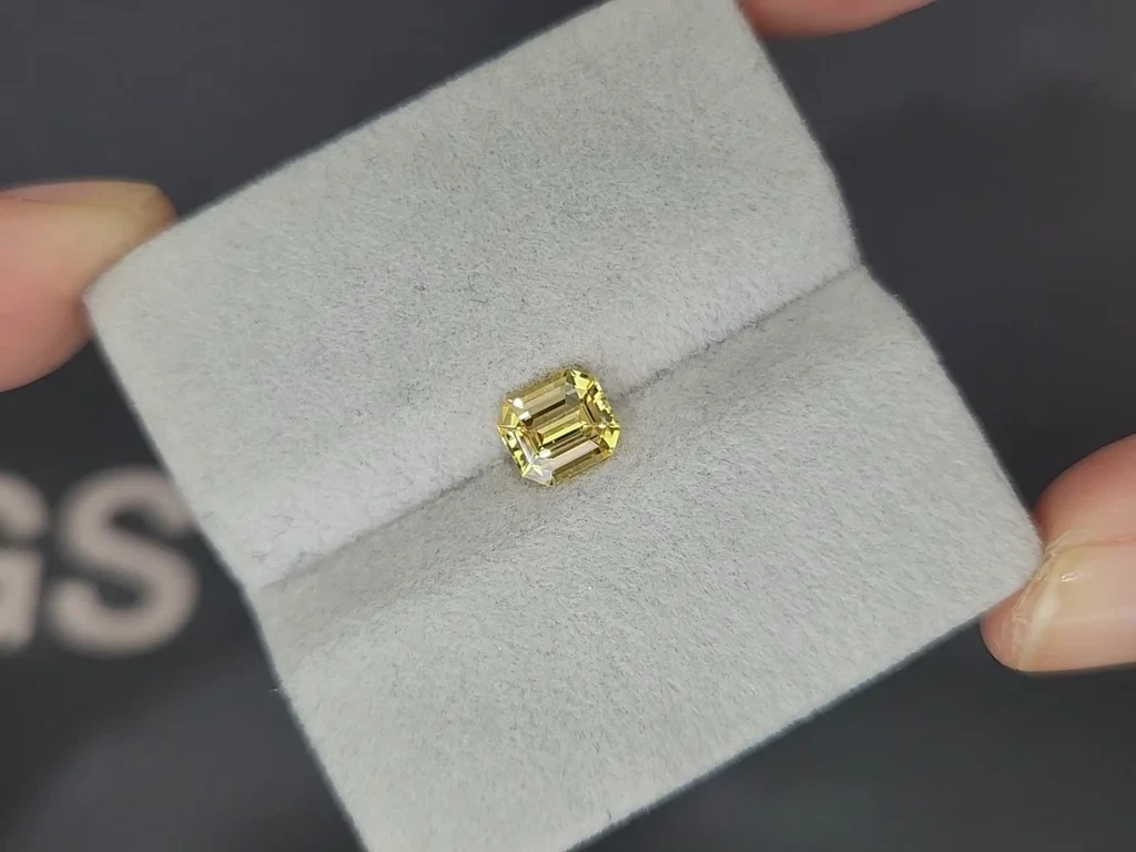 Unheated yellow sapphire octagon cut 1.16 carats, Sri Lanka Image №4