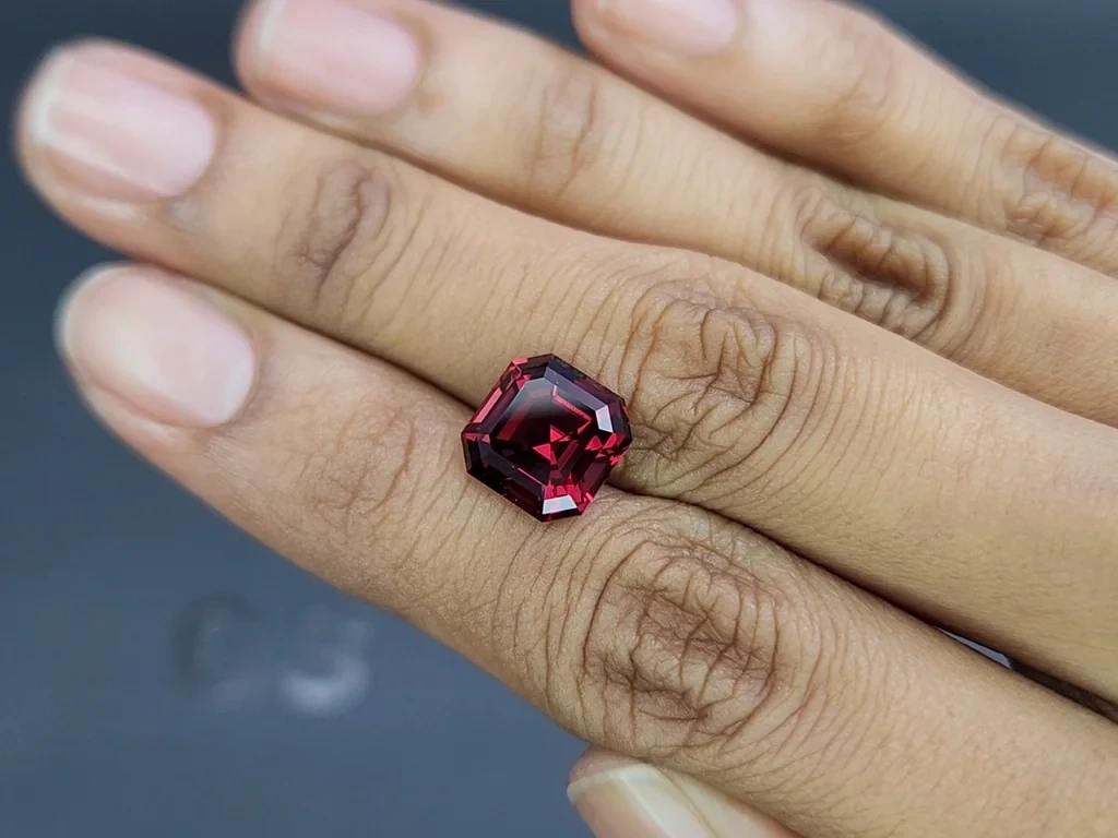 Rhodolite garnet radiant cut 5.79 carats, Madagascar Image №2