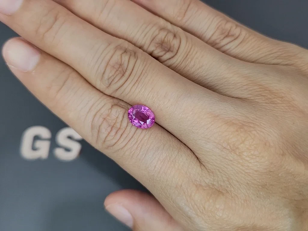 Sapphire Hot Pink oval cut 1.98 carats, Sri Lanka Image №2