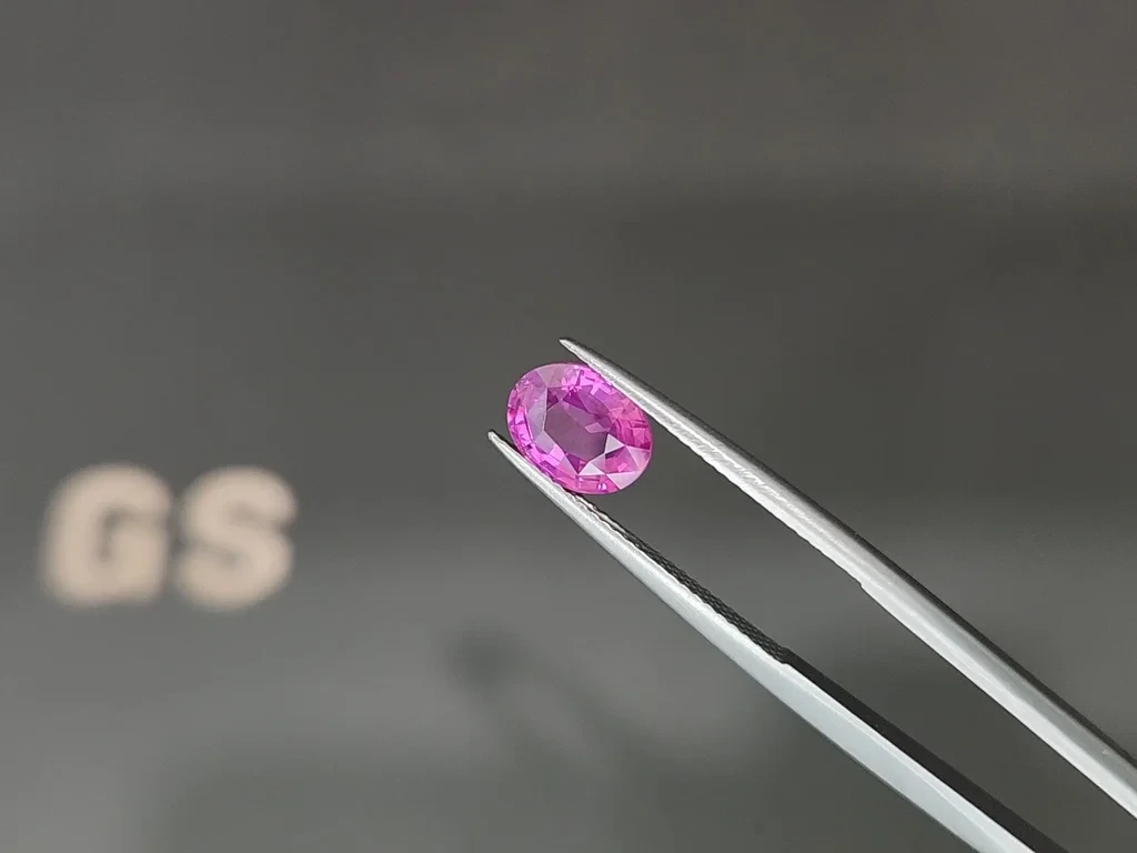 Sapphire Hot Pink oval cut 1.98 carats, Sri Lanka Image №3