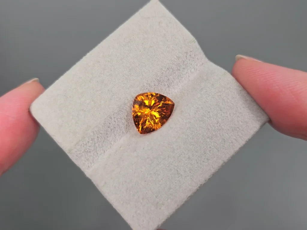 Garnet spessartine rare colored Fanta trillion cut 4.07 carats, Africa Image №5