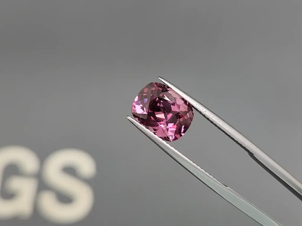 Cushion cut rhodolite 3.87 carats  Image №3