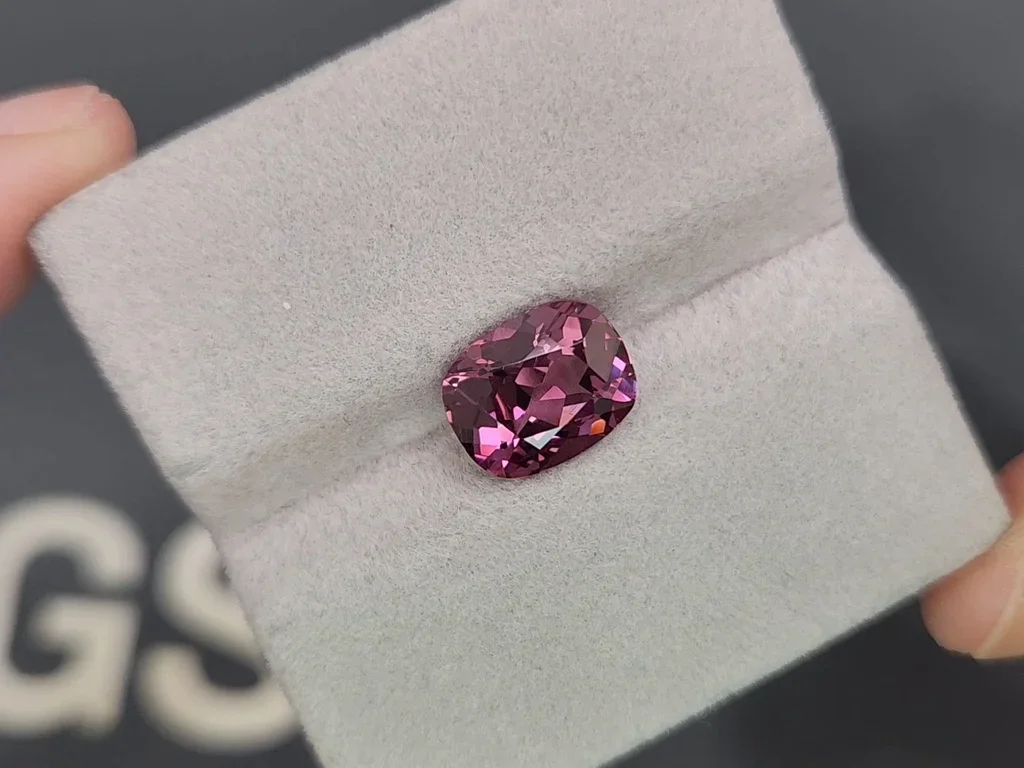 Cushion cut rhodolite 3.87 carats  Image №4