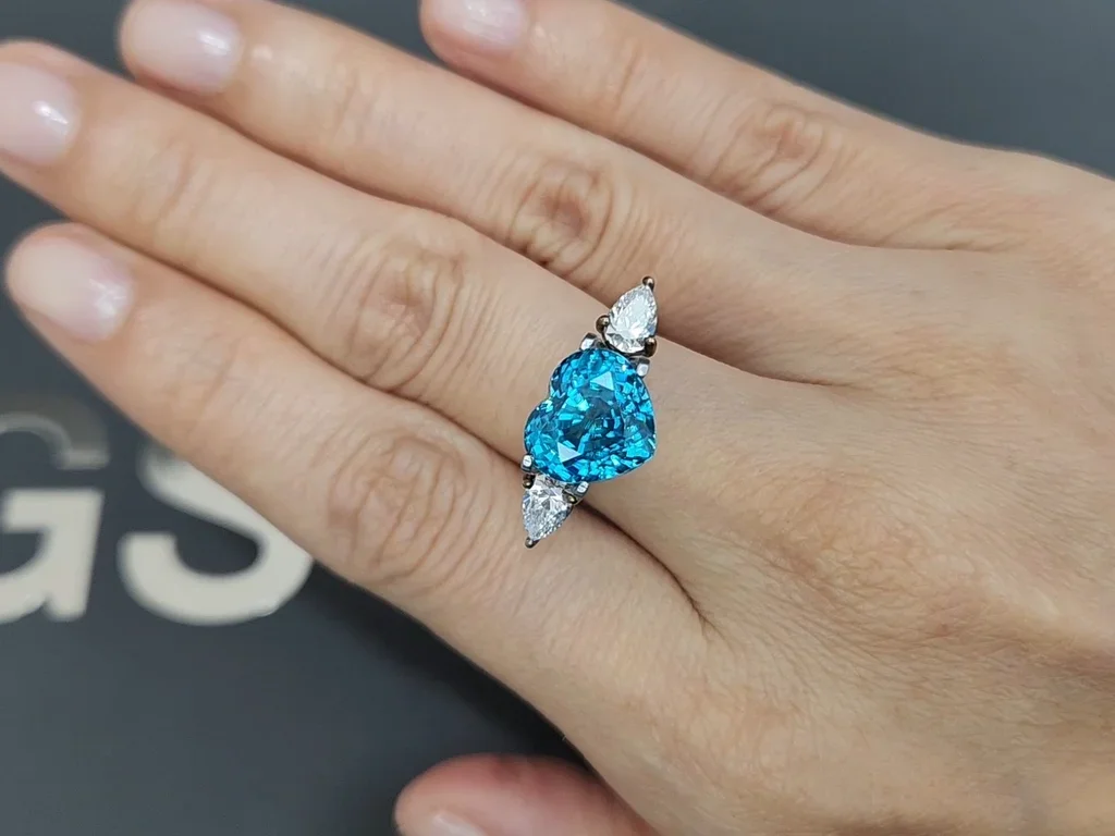 Blue zircon in heart shape 10.00 carats, Cambodia  Image №5
