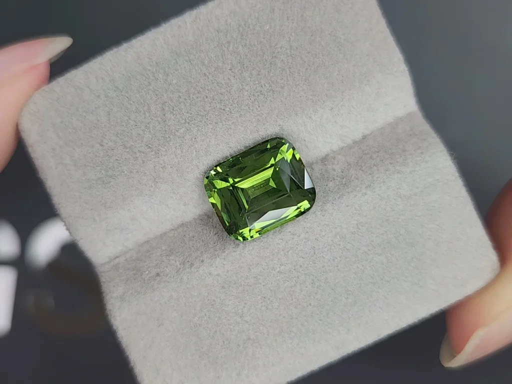 Green zircon in сushion cut 5.45 carats, Sri Lanka Image №4