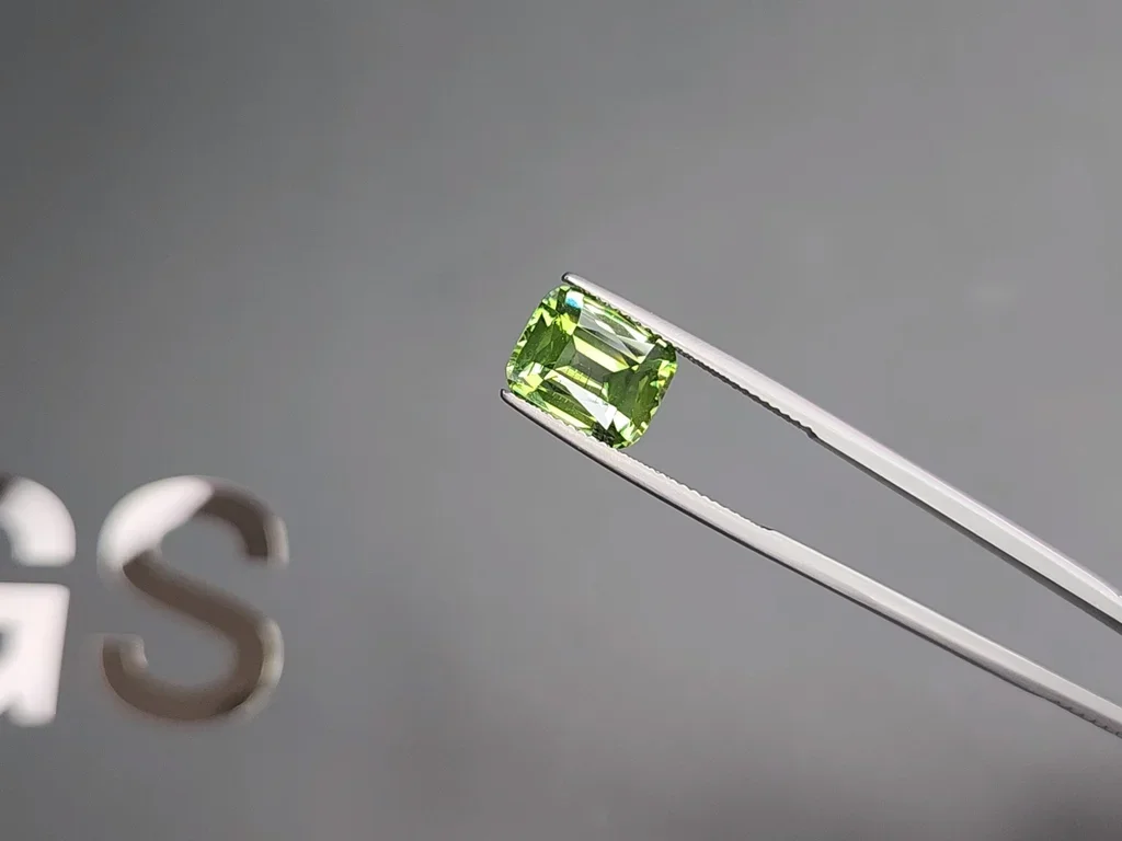 Green zircon in сushion cut 5.45 carats, Sri Lanka Image №3