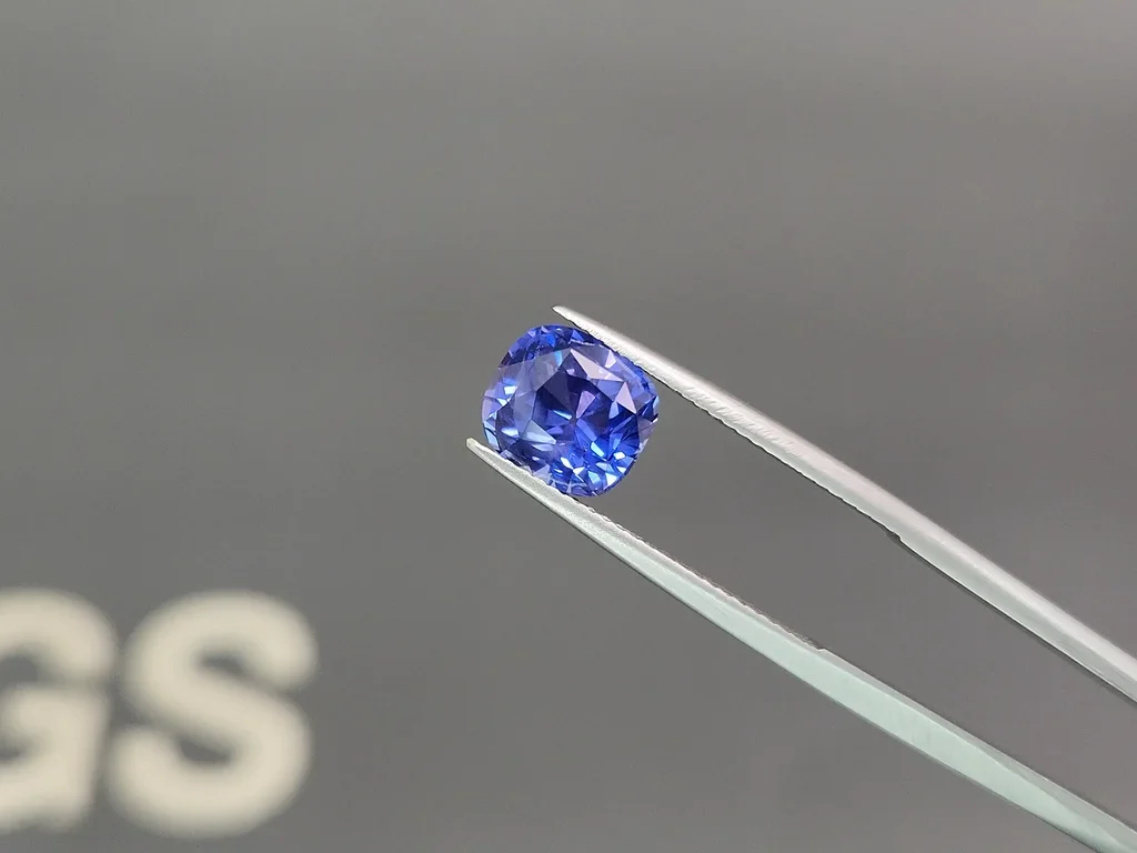 Unheated blue sapphire with color changing effect cushion cut, 4.09 carats, Sri Lanka Image №3
