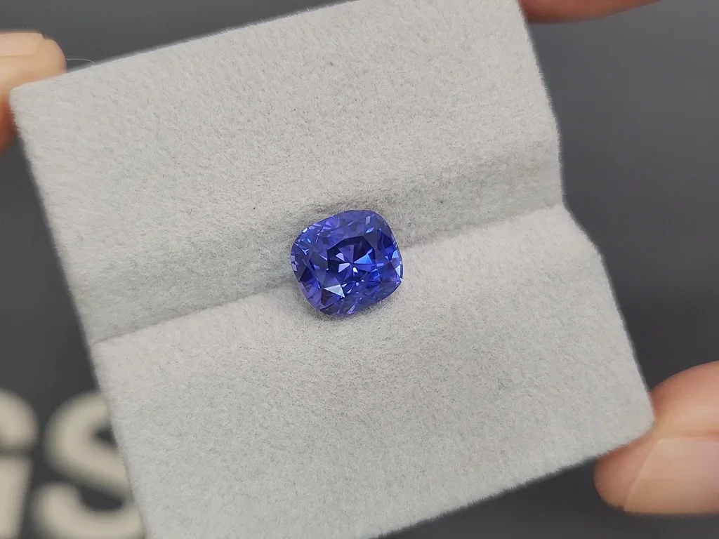 Unheated blue sapphire with color changing effect cushion cut, 4.09 carats, Sri Lanka Image №5