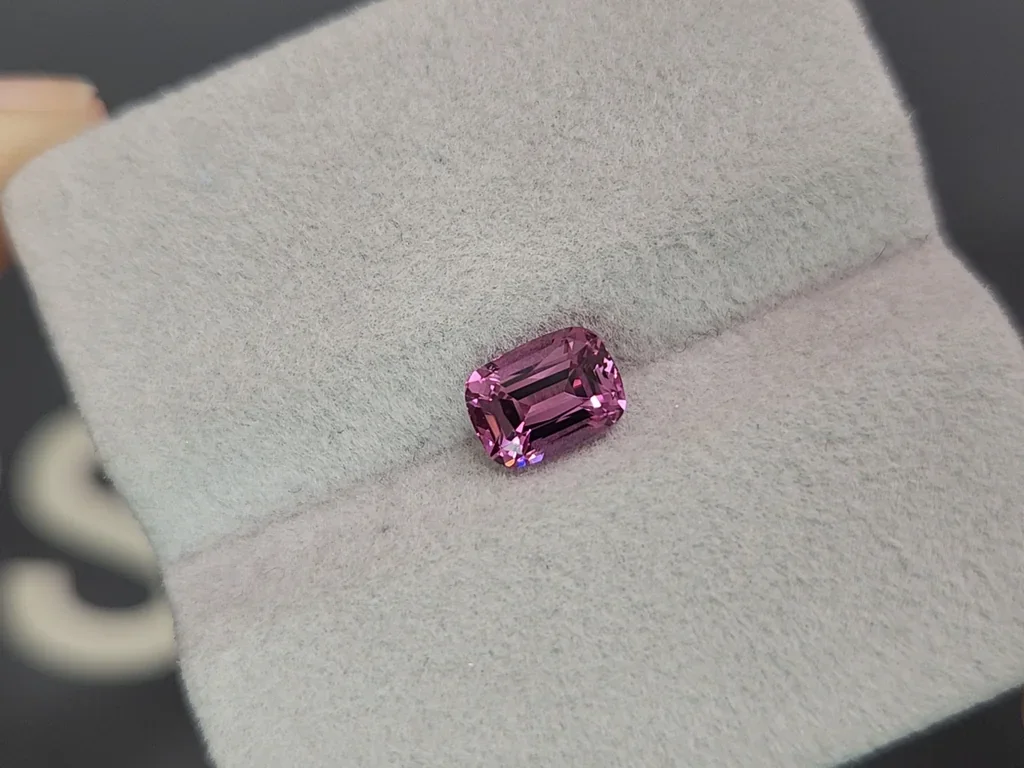 Rhodolite garnet cushion cut 1.55 carats, Tanzania Image №4