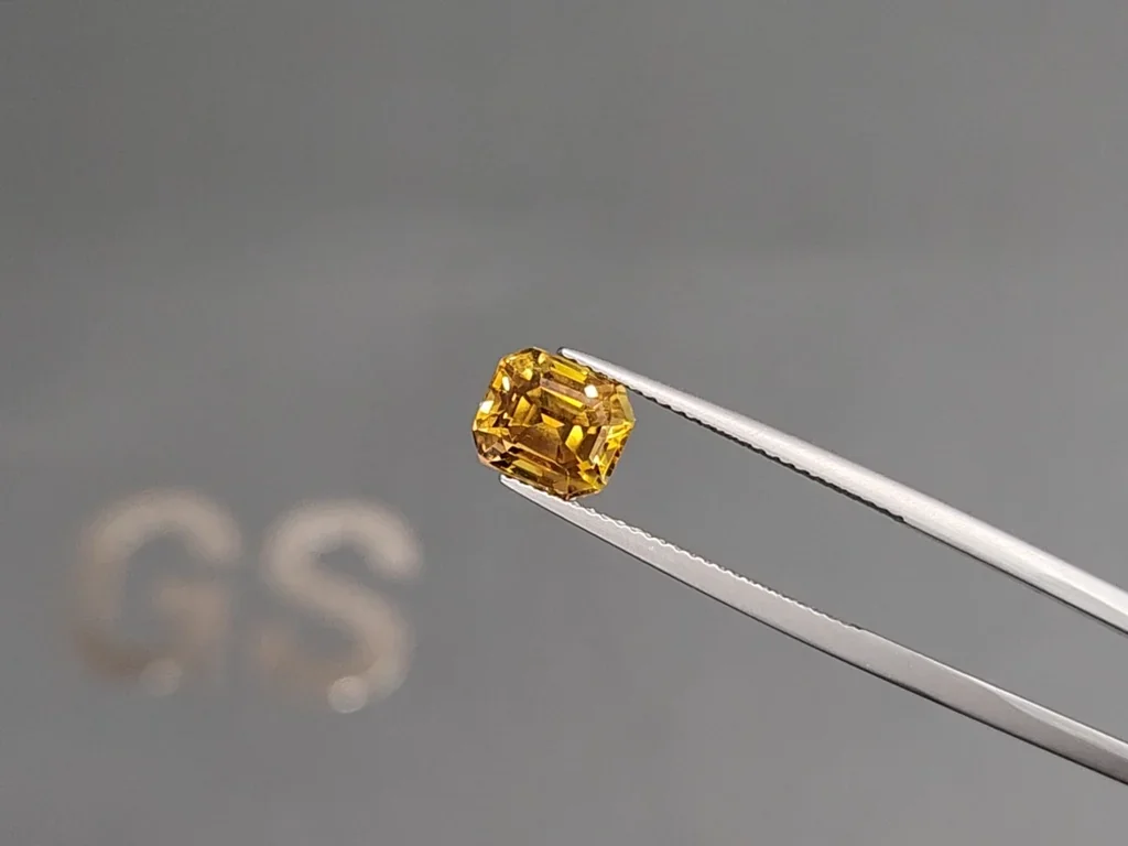Yellow chrysoberyl octagon cut 3.08 carats, Sri Lanka Image №3