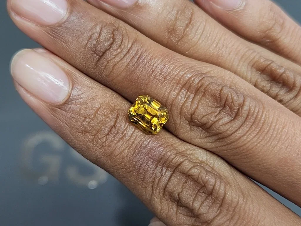 Yellow chrysoberyl octagon cut 3.08 carats, Sri Lanka Image №2