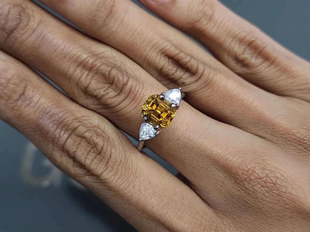 Yellow chrysoberyl octagon cut 3.08 carats, Sri Lanka Image №5