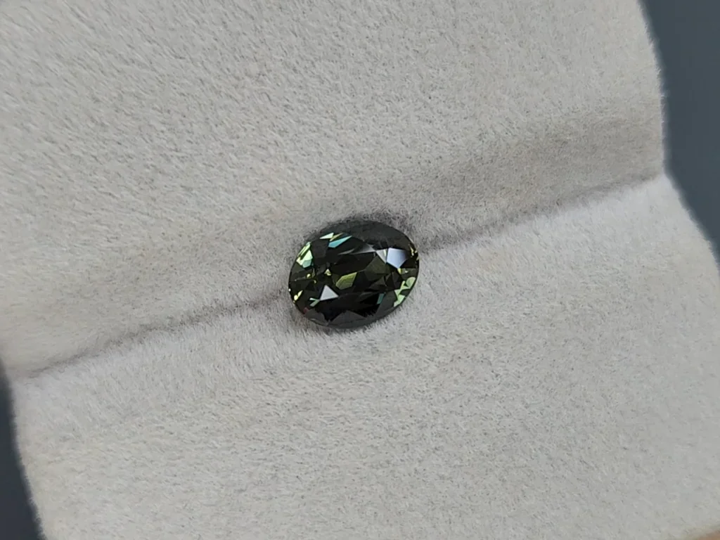Unheated green sapphire oval cut 1.61 carats, Sri Lanka Image №4