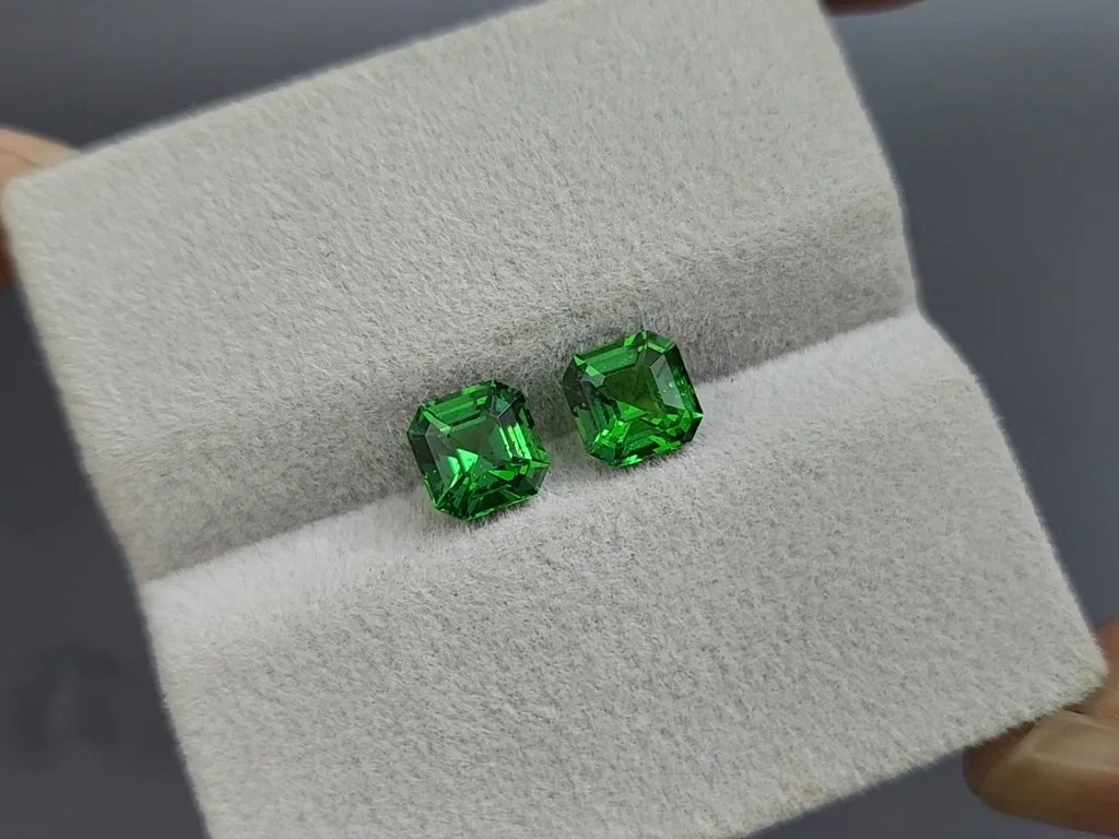 Pair of tsavorite garnets asscher cut 2.02 carats, Africa Image №4