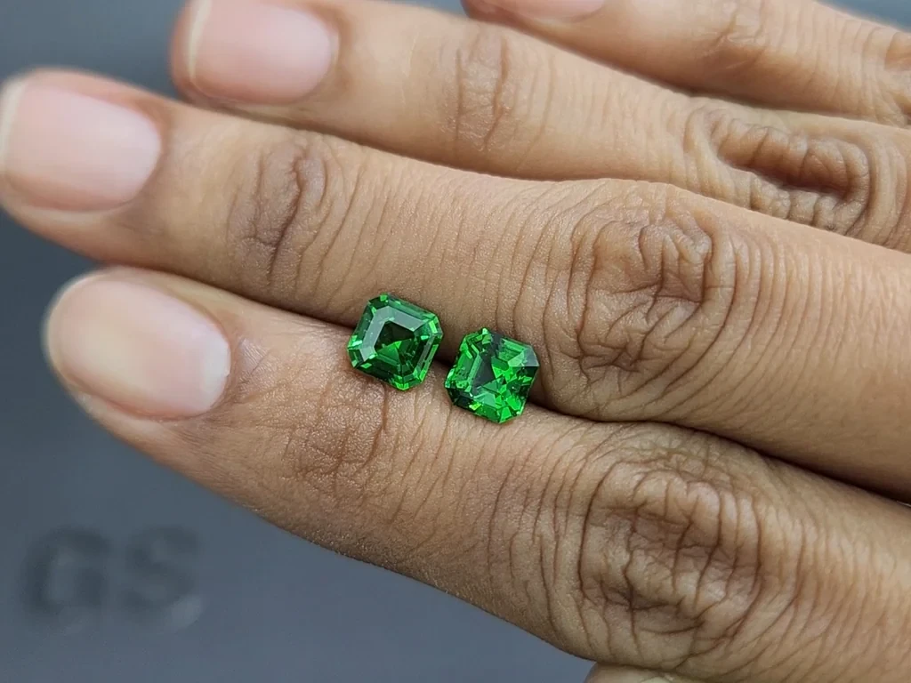 Pair of tsavorite garnets asscher cut 2.02 carats, Africa Image №2