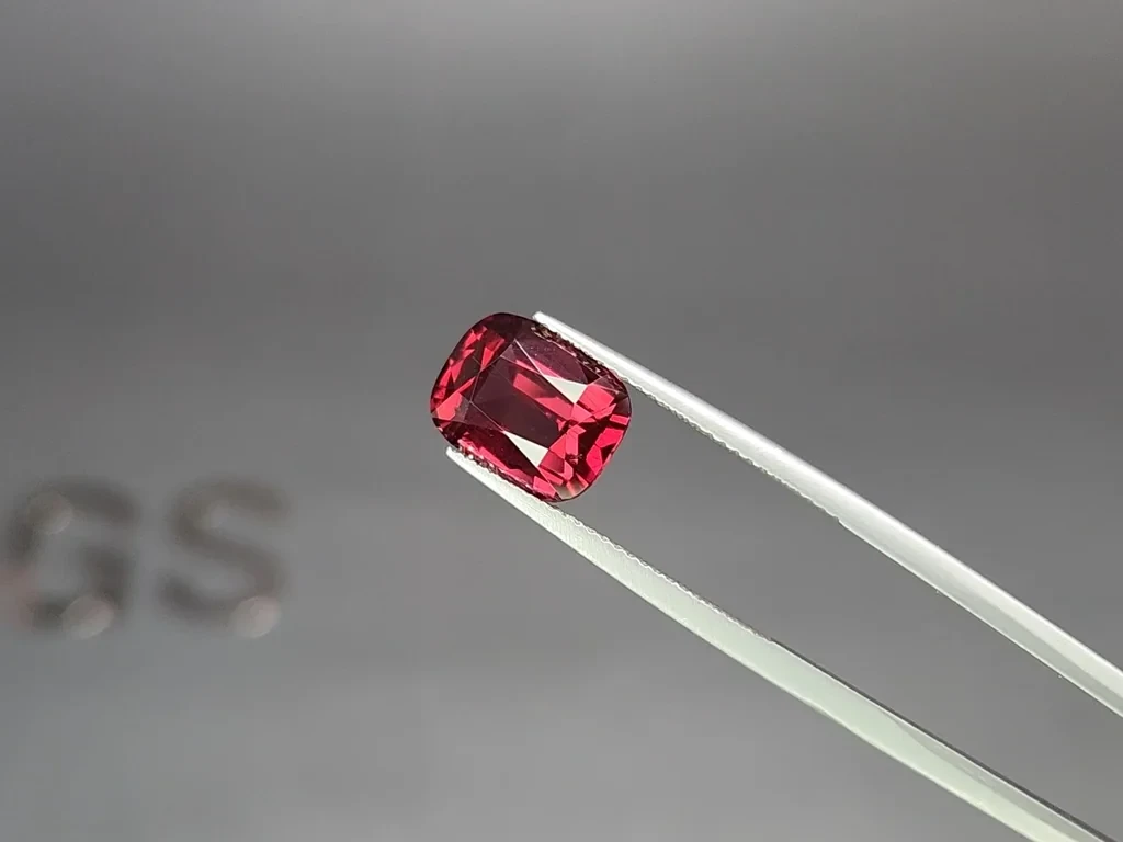 Garnet  cushion cut  5.08 carats, Africa Image №3