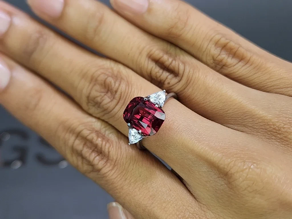 Garnet  cushion cut  5.08 carats, Africa Image №5