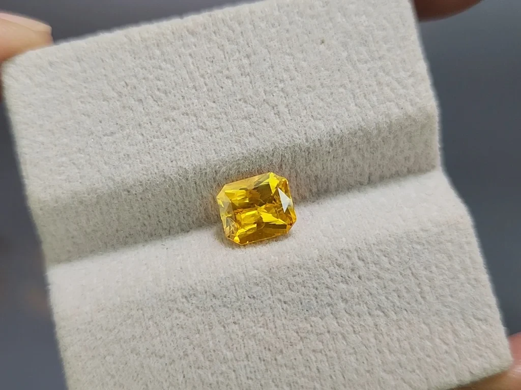 Sapphire Vivid Yellow radiant cut 1.64 carats, Sri Lanka Image №4