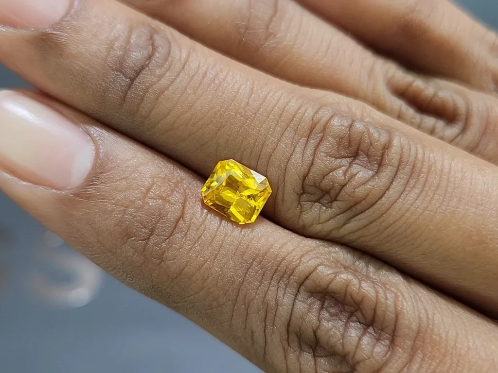 Sapphire Vivid Yellow radiant cut 1.64 carats, Sri Lanka Image №2
