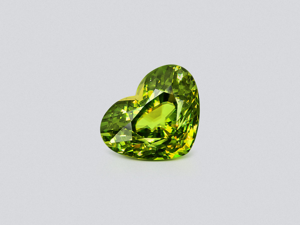 Green sphene heart shape 13.99 carats, Madagascar Image №1