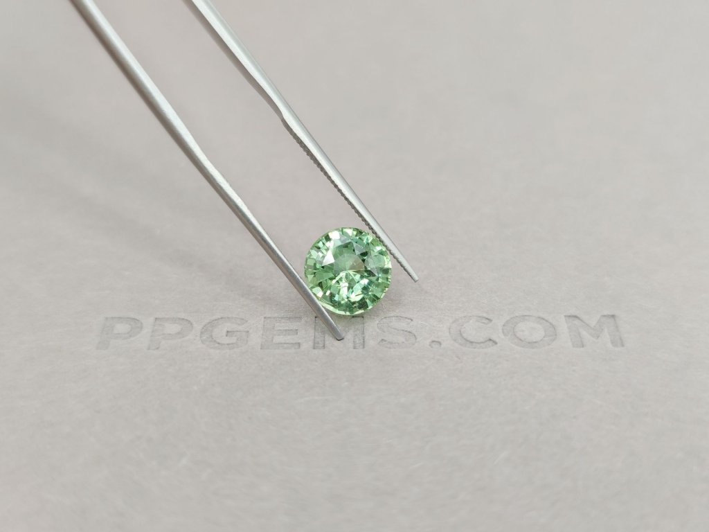Light green tsavorite in a 2.53 ct round cut Image №4