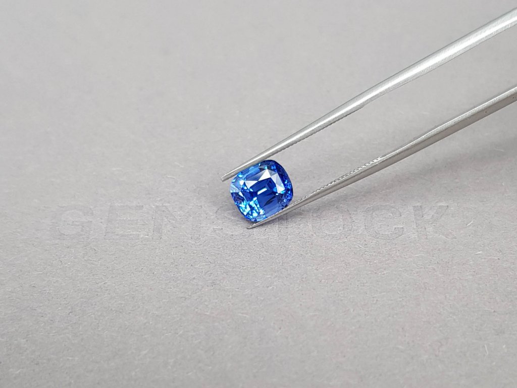 Cushion cut cornflower blue sapphire 2.19 ct, Sri Lanka Image №4
