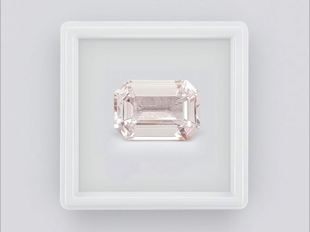 2.29 carat emerald-cut morganite, Africa Image №2