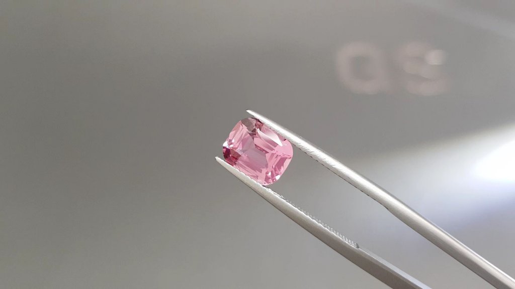 Pink-purple cushion-cut spinel from Tajikistan 2.10 carats Image №3