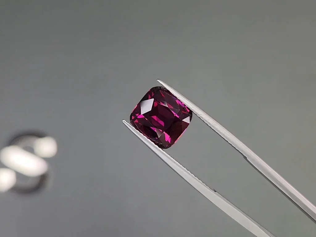 Purple rhodolite garnet in cushion cut 5.23 carats, Tanzania  Image №3