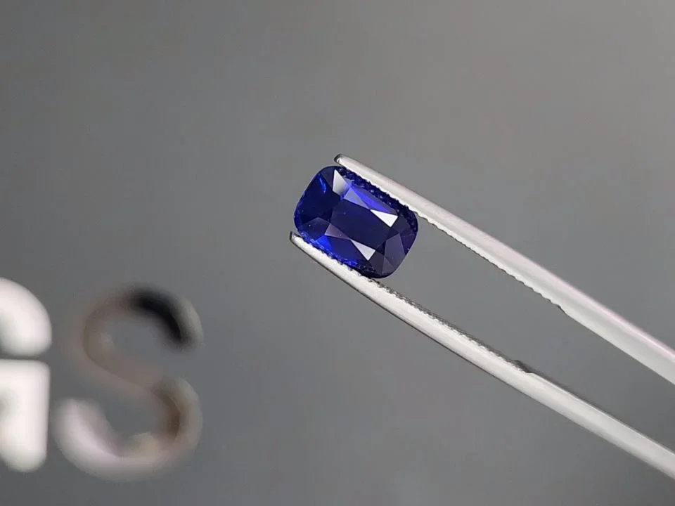 Cushion cut Royal Blue sapphire 2.55 carats, Sri Lanka  Image №3