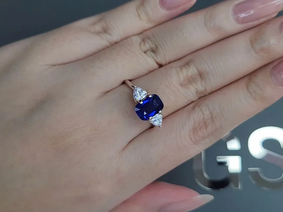 Cushion cut Royal Blue sapphire 2.55 carats, Sri Lanka  Image №5