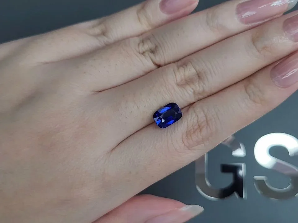 Cushion cut Royal Blue sapphire 2.55 carats, Sri Lanka  Image №2