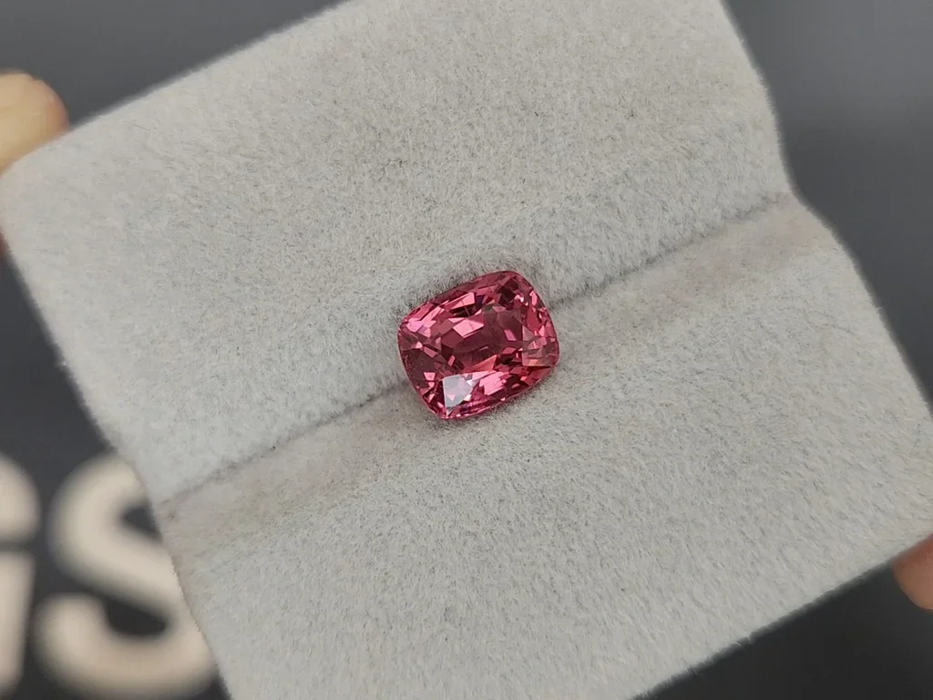 Red-pink Mahenge spinel in cushion cut 2.69 carats, Tanzania Image №4