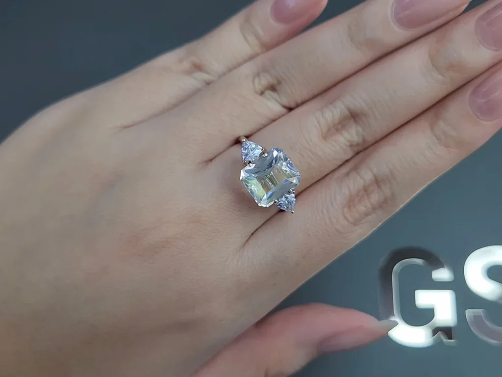 Moonstone in octagon cut 4.32 carats, Madagascar Image №5